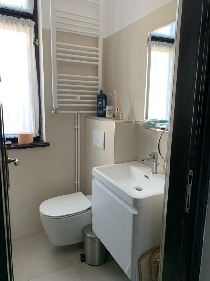 English Apartment Крайова Екстер'єр фото