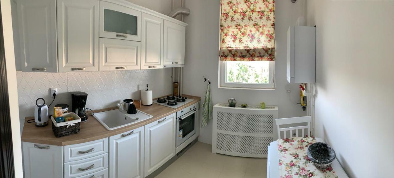 English Apartment Крайова Екстер'єр фото