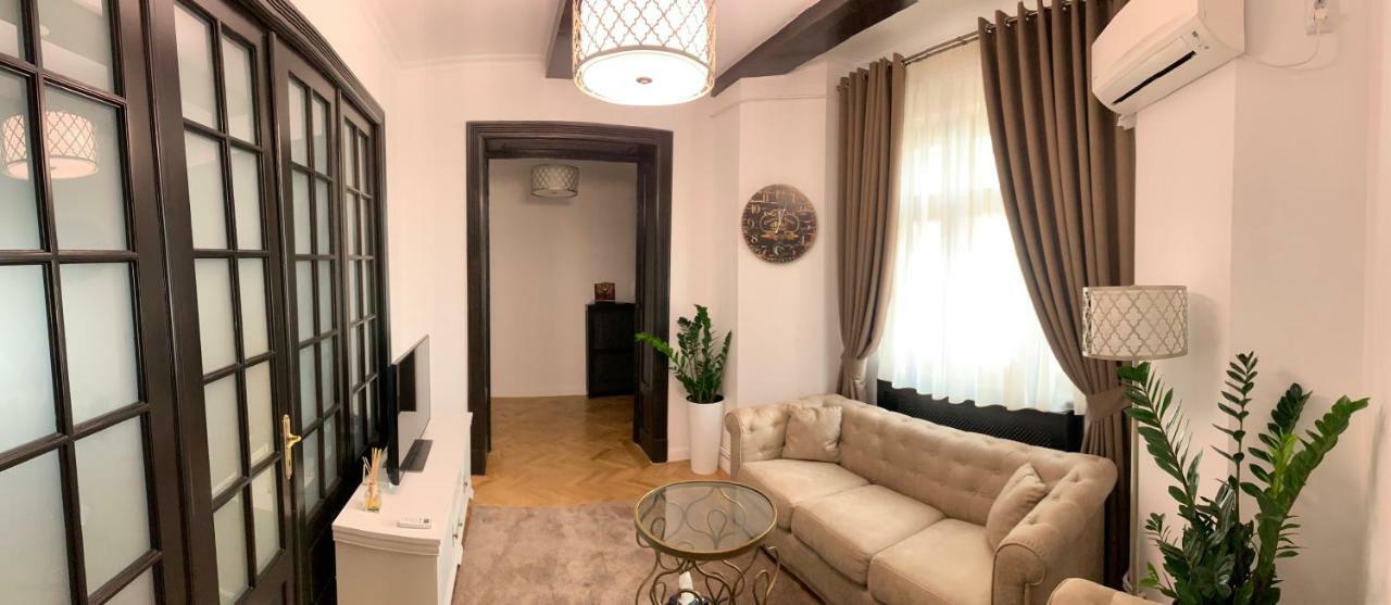 English Apartment Крайова Екстер'єр фото